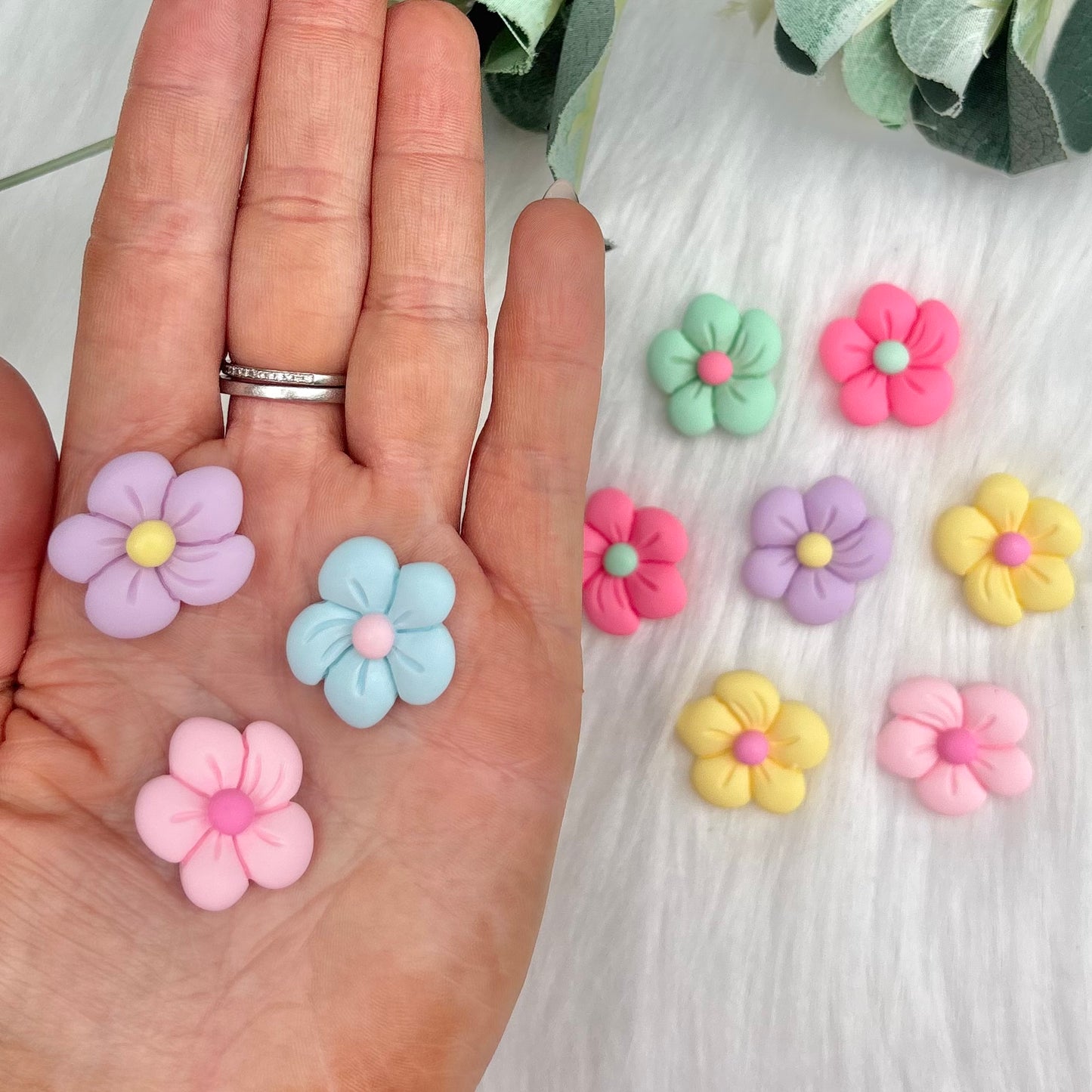 Pastel Daisies - Pack of 10 Cabochons