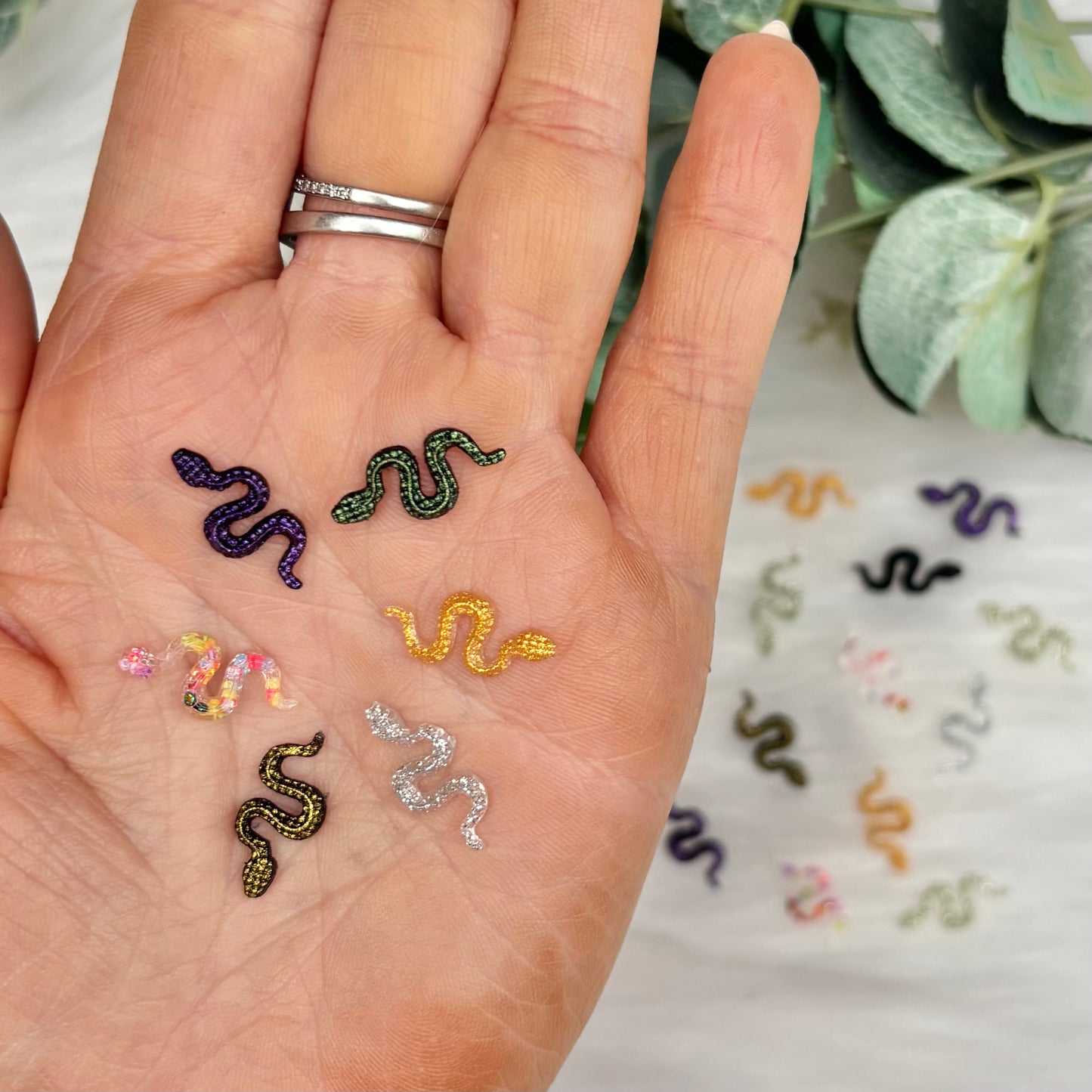 Mini Snakes - Pack of 20 Cabochons