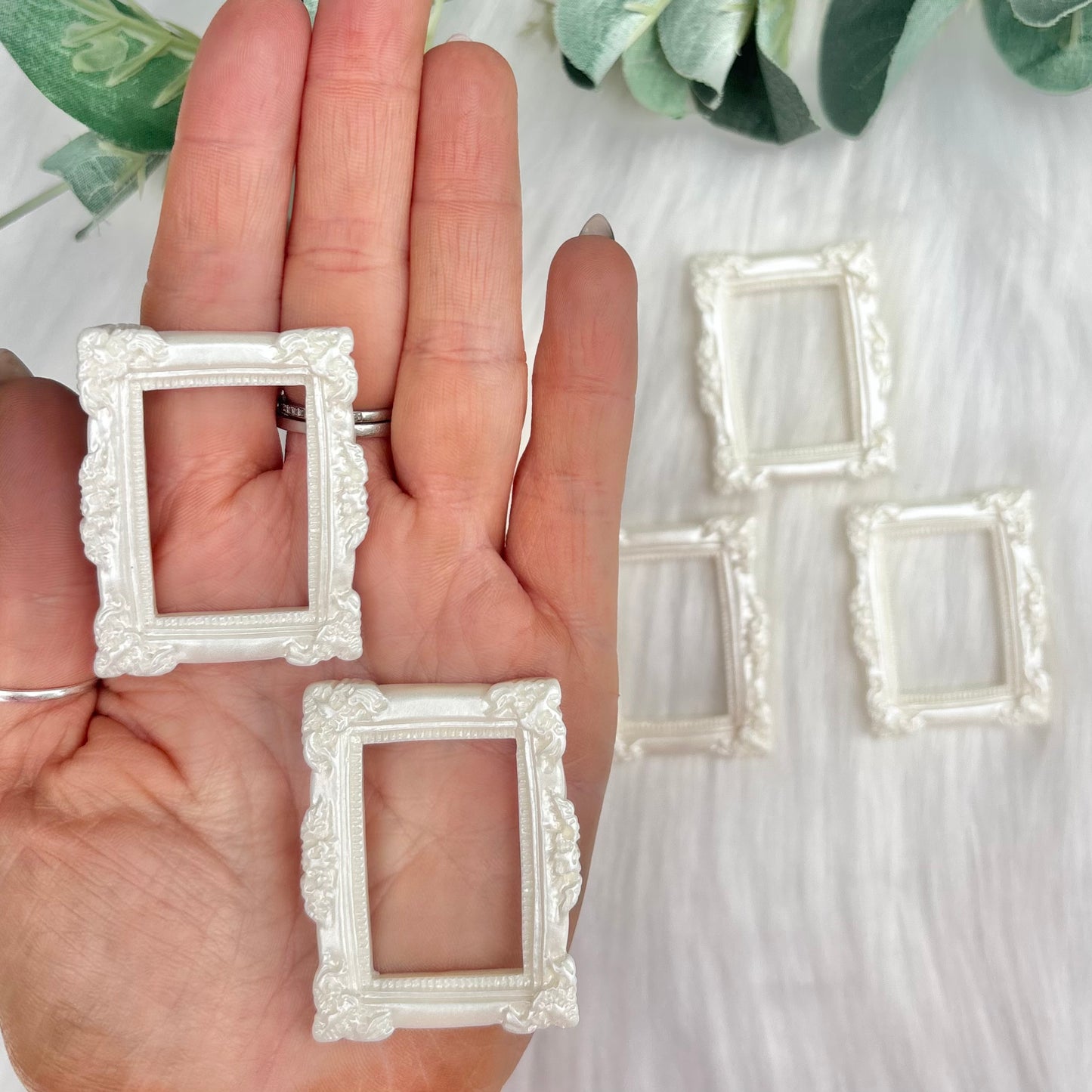 Pearly White Picture Frames - 5 Pack of Cabochons