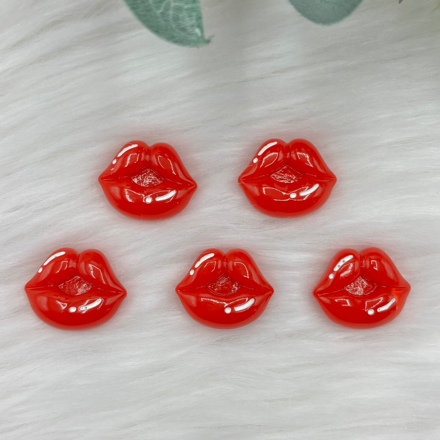 Kissing Lips - Pack of 5 Cabochons