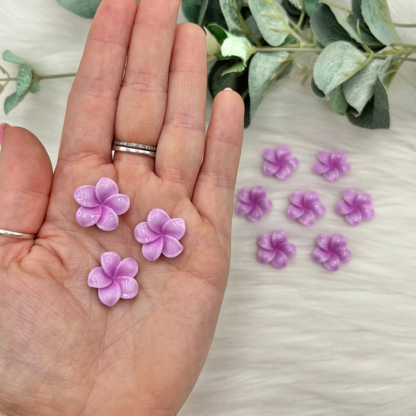 Lilac Lotus Flower - 10 Pack of Cabochons