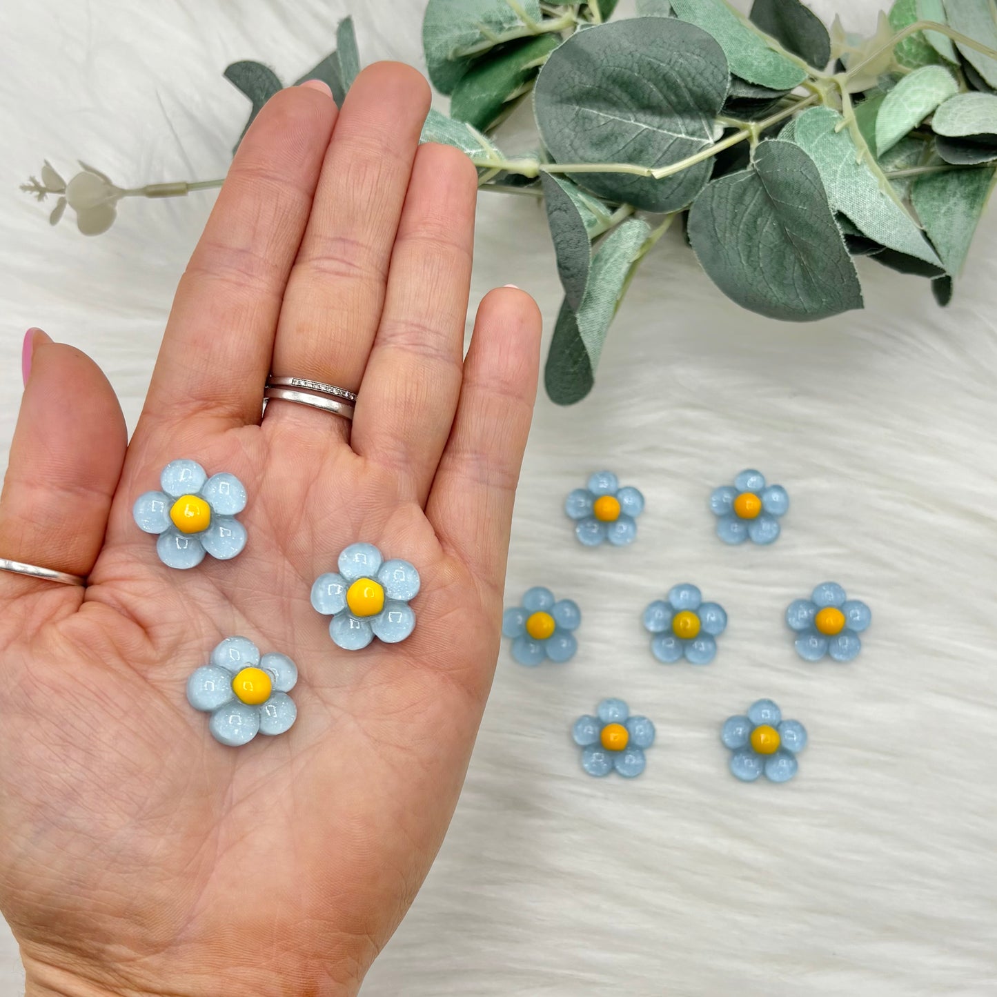 Blue Daisies - 10 Pack of Cabochons