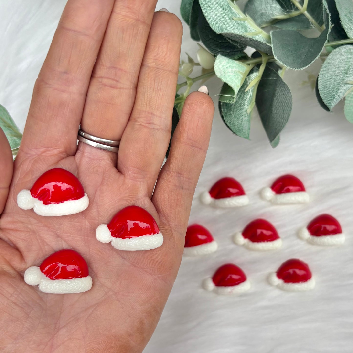 Santas Hat - 10 Pack of Cabochons