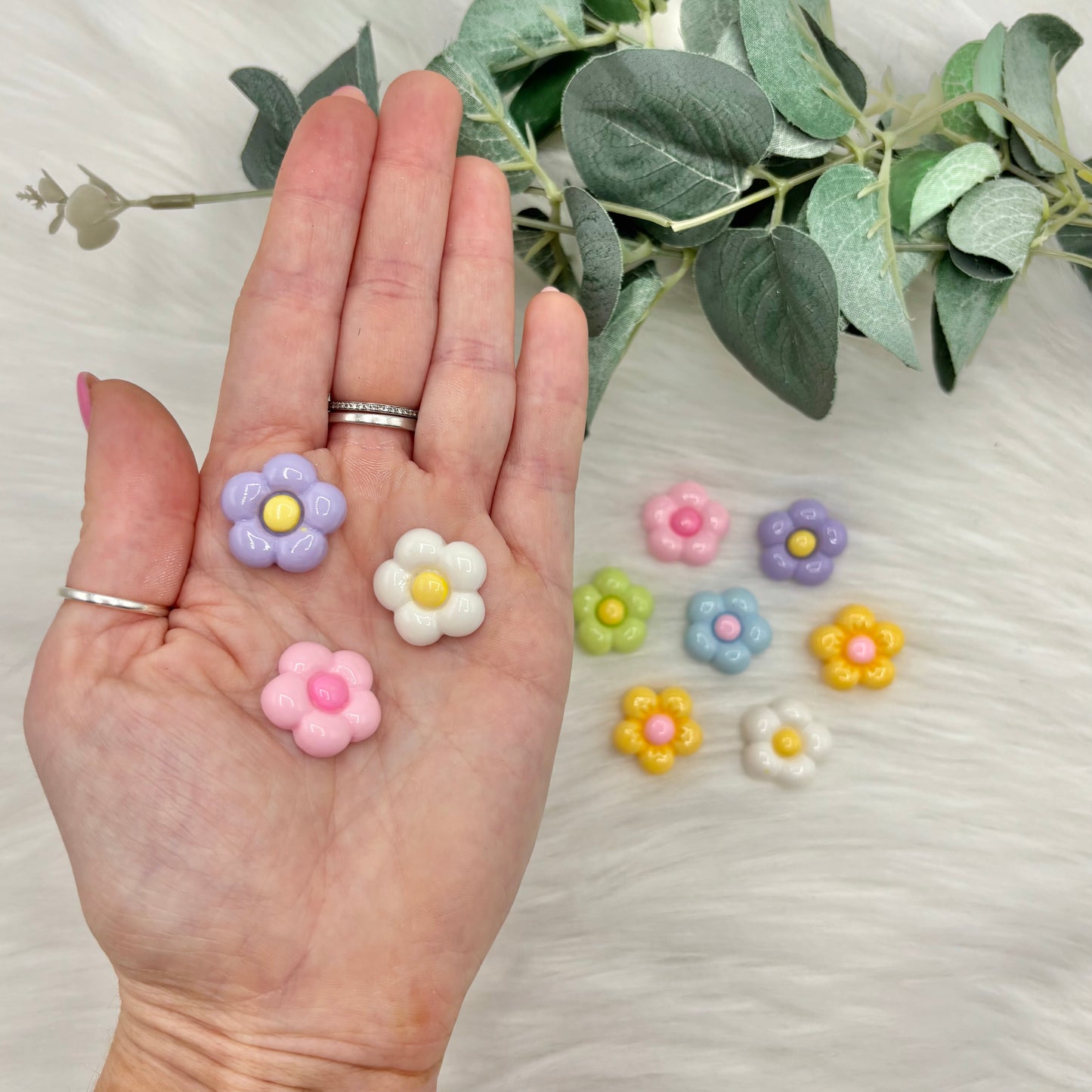 Retro Daisies - 10 Pack of Cabochons