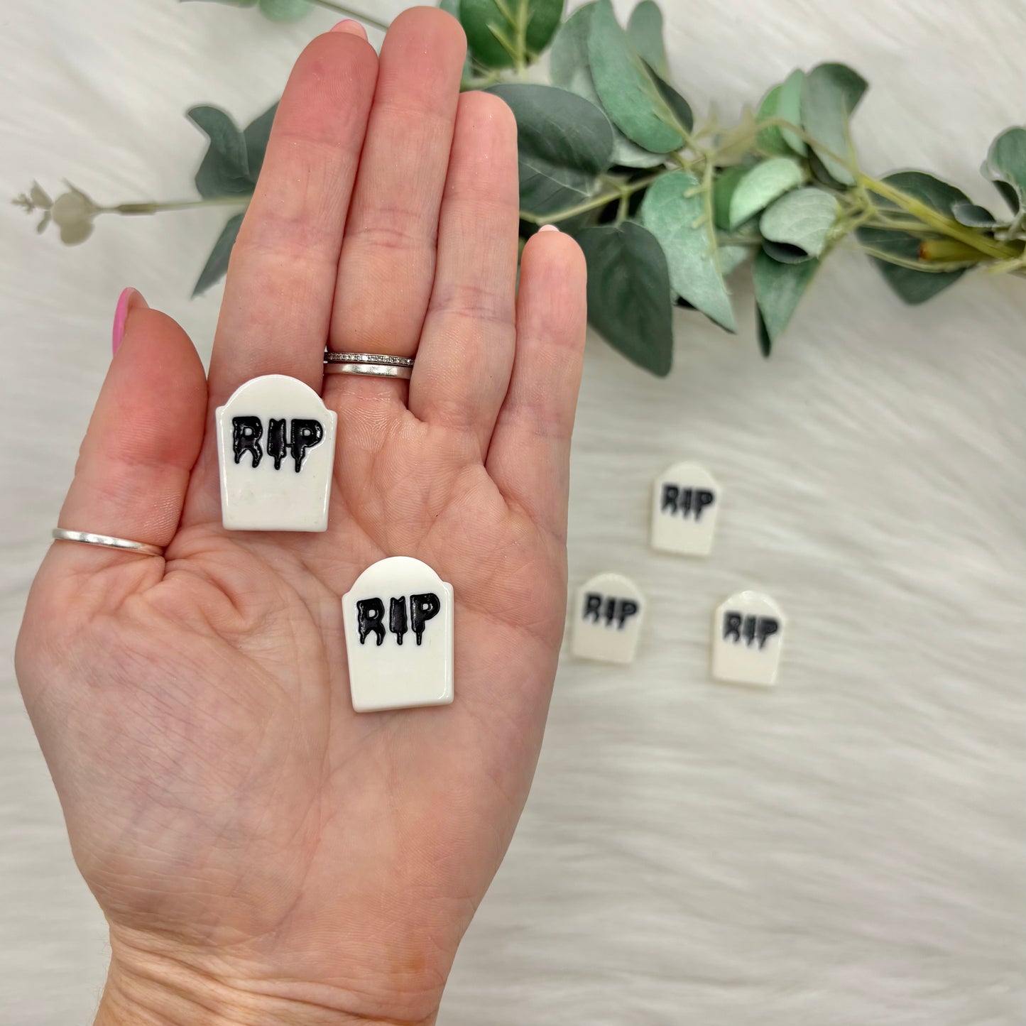 White RIP Tombstone - 5 Pack of Cabochons